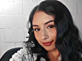 EmilyVhot naked
